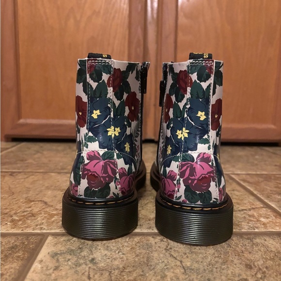 NWOT Dr. Martens 1460 English Garden Leather Lace Up Boots sz 7 - Picture 4 of 8